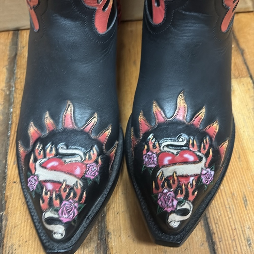 Liberty Boot Company handmade, collectible Love and Peace Boots Sz 8. - Picture 2 of 7